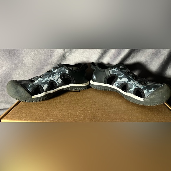 keen sandals size 13Y - Picture 3 of 4